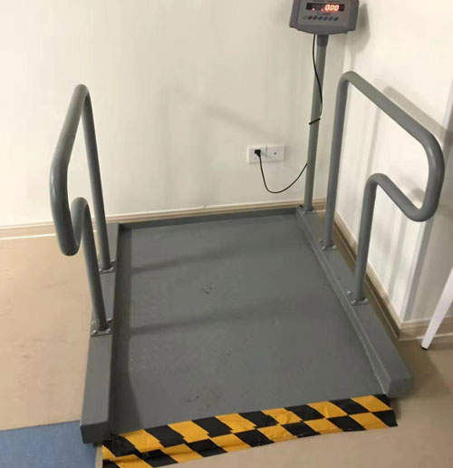 4月28日我司出售6臺醫院醫用輪椅秤給宜春新建醫院(圖1) 圖為醫用輪椅秤